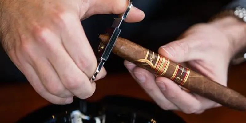 Hướng Dẫn Hút Xì Gà Cho Người Mới